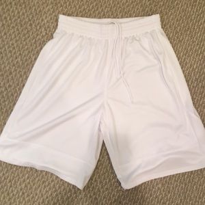 NWOT Whote Men’s Reebok Basketball Shorts M/L